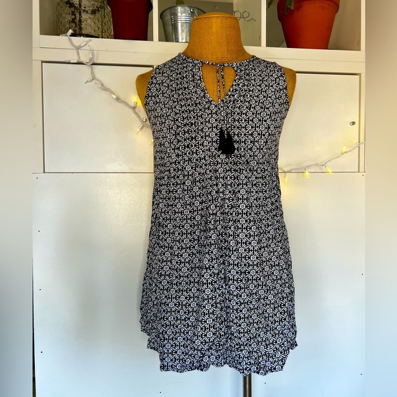 Old navy Women’s top - Picture 1 of 4